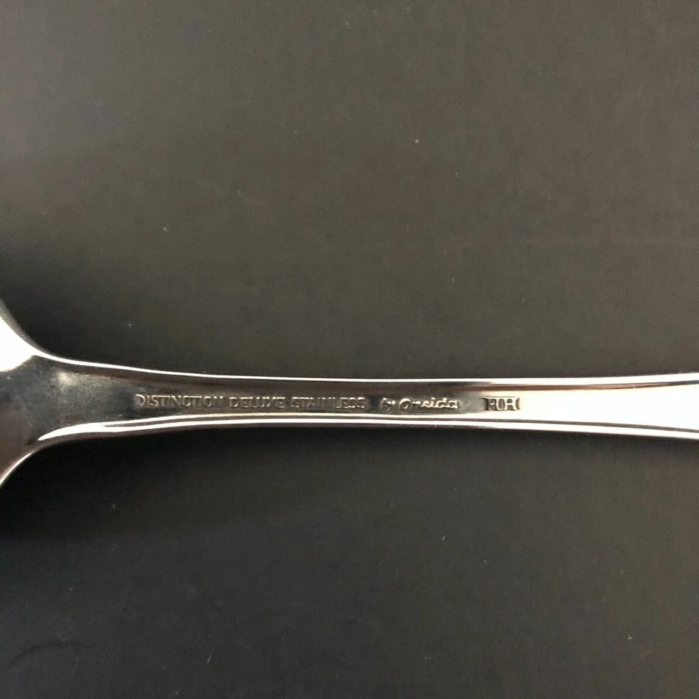 Oneida Mansion Hall Tablespoon and Cocktail Fork Distinction Deluxe Flatware